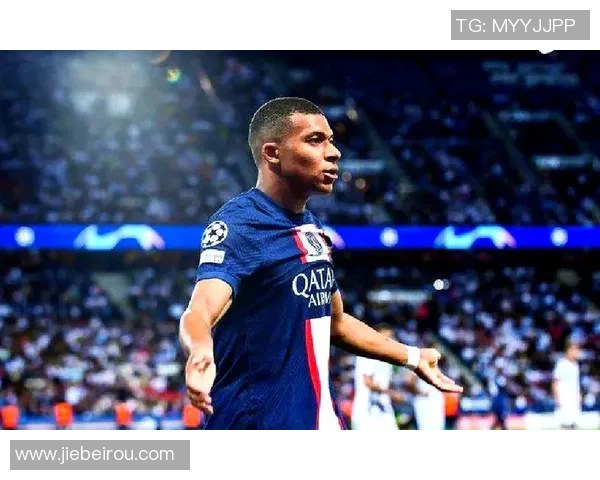 足球明星必备经典配饰大揭秘时尚与运动的完美结合