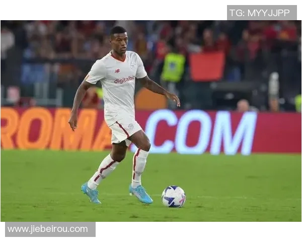 足球明星意外受伤腿骨折紧急打石膏恢复期漫长引发球迷关注