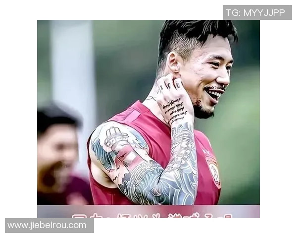 足球明星手背纹身图案解析与灵感分享让你领略个性与风格的完美结合