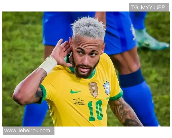 克利维亚足球明星的传奇之路与辉煌成就探秘