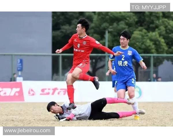 汤字开头的足球明星盘点与他们的辉煌成就分析