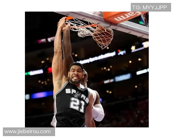 篮球明星的辉煌历程与传奇故事揭秘，探索他们如何改变了这项运动的未来